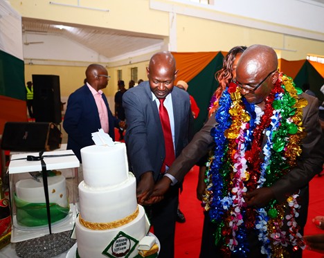3._cake_cut.jpg